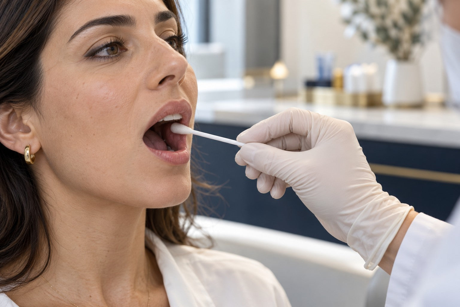 Illustrative scene of sample collection with a sterile swab from the inside of the cheek.